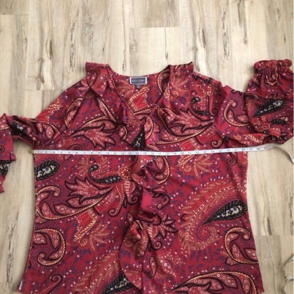 Elegant Paisley Ruffle Blouse - Picture 2 of 7